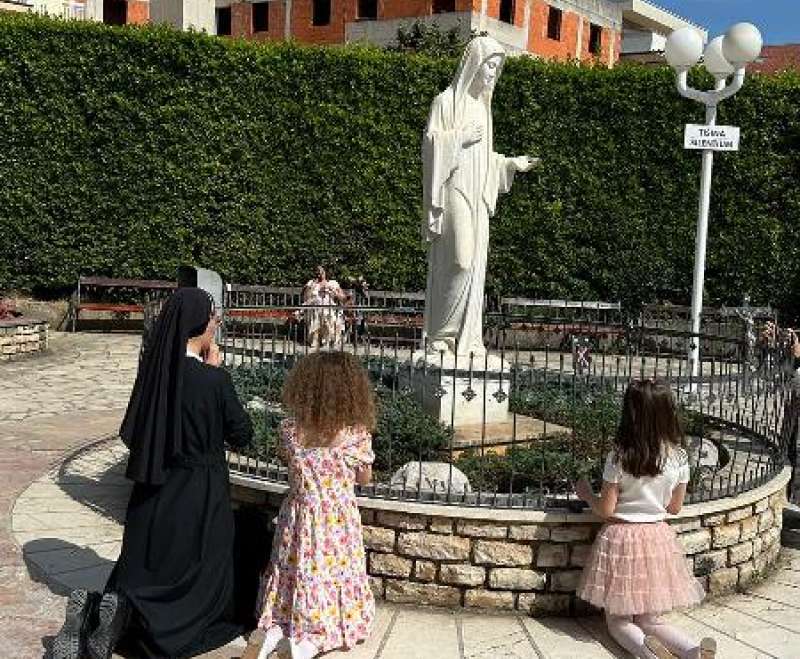 Sestre Služavke Maloga Isusa hodočastile Gospi Međugorskoj