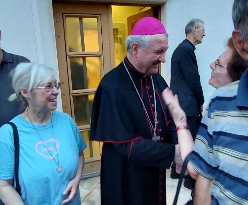 „ Različiti su darovi a isti Duh; različite službe a isti Gospodin „(1 Kor 12,4)