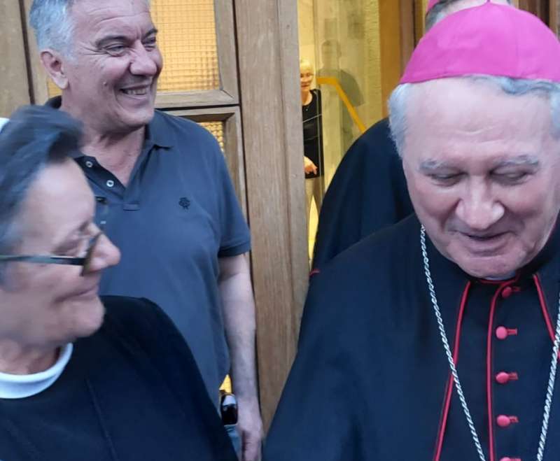 „ Različiti su darovi a isti Duh; različite službe a isti Gospodin „(1 Kor 12,4)