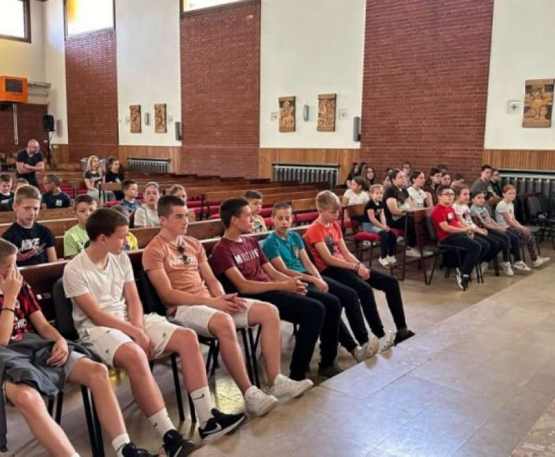 Uz svjetski dan djece Služavke Maloga Isusa pohodile su župu sv. Ivana Krstitelja u Zapolju