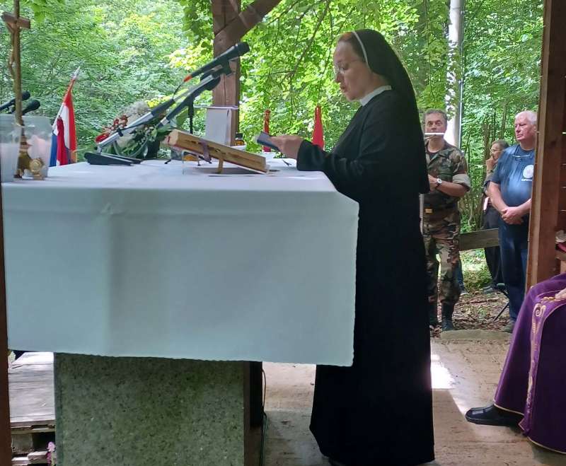 Sudjelovanje u misi zadušnici kod jame Jazovke