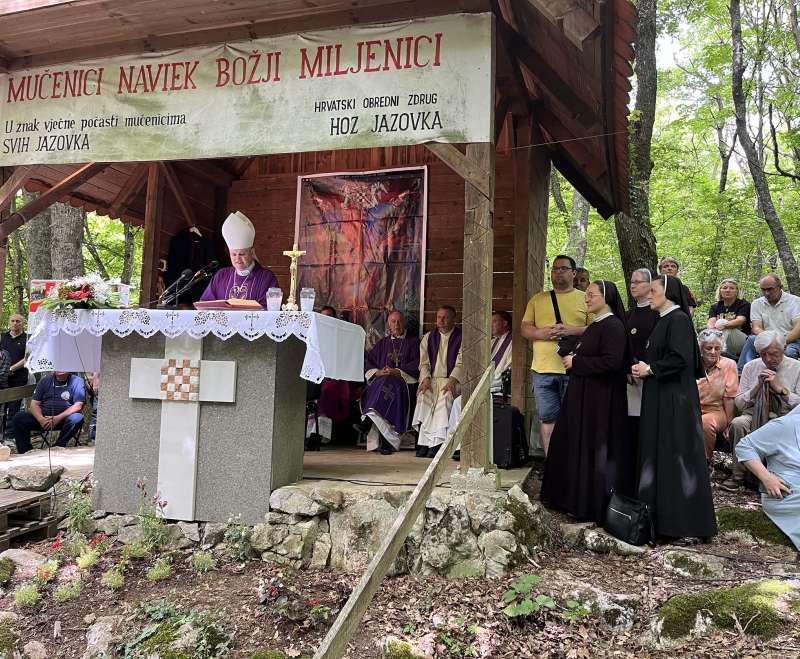 Sudjelovanje u misi zadušnici kod jame Jazovke