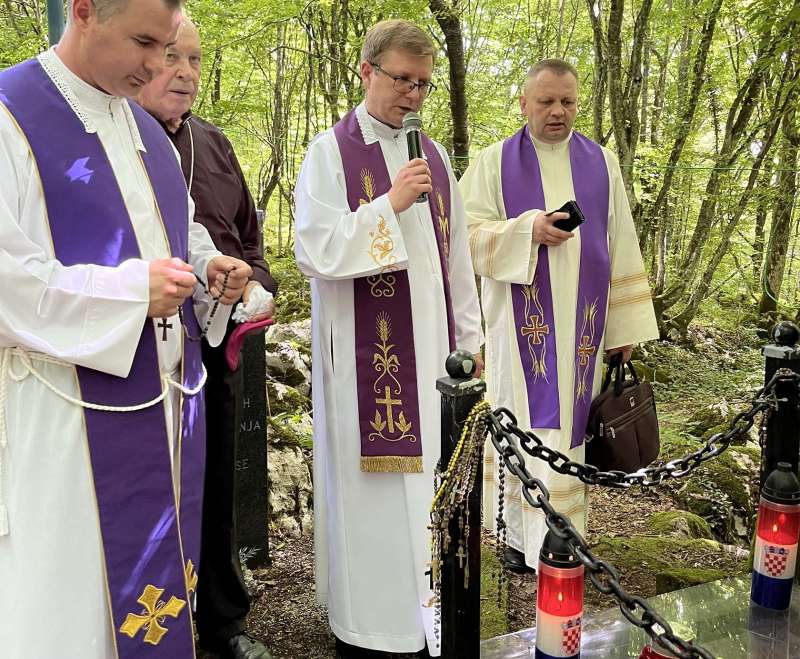 Sudjelovanje u misi zadušnici kod jame Jazovke