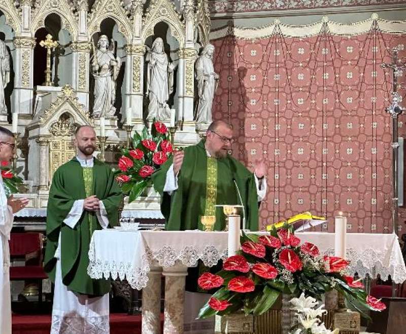 Hodočasnici iz Viteza na grobu oca Utemeljitelja sl. B. Josipa Stadlera