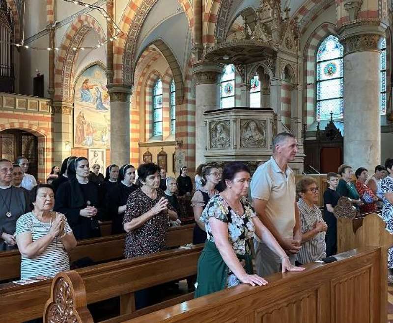 Hodočasnici iz Viteza na grobu oca Utemeljitelja sl. B. Josipa Stadlera