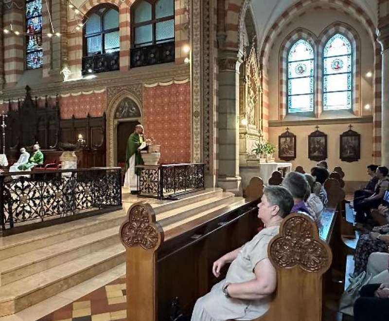 Hodočasnici iz Viteza na grobu oca Utemeljitelja sl. B. Josipa Stadlera
