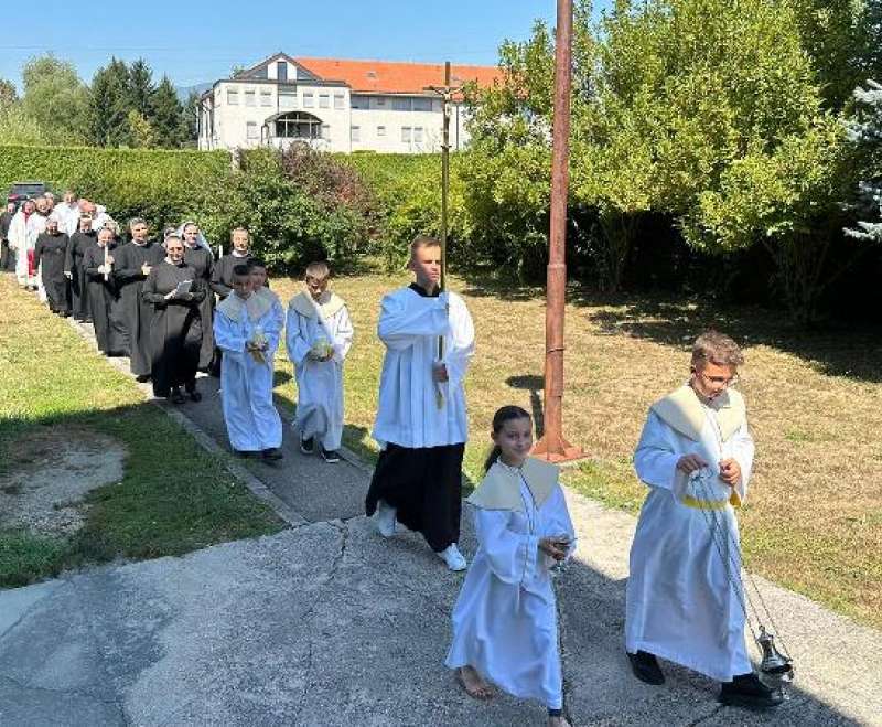 Slavlje redovničkih zavjeta sestara Služavki Maloga Isusa sarajevske provincije