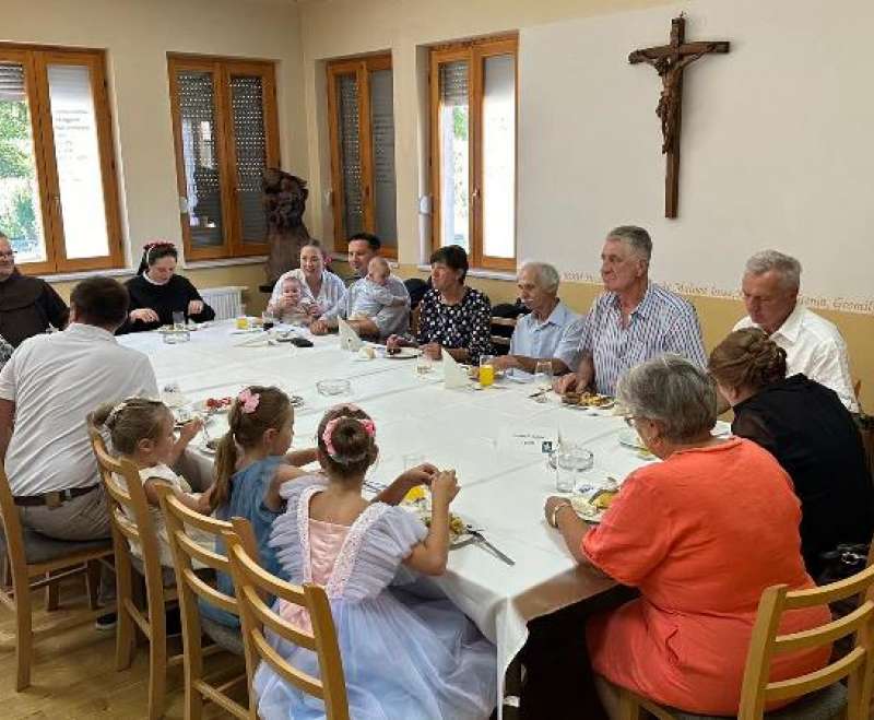 Slavlje redovničkih zavjeta sestara Služavki Maloga Isusa sarajevske provincije