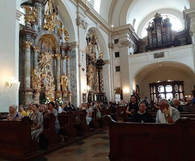 Sestre Služavke Malog Isusa i Prijatelji Malog Isusa hodočastili u svetište Malog Isusa u Prag
