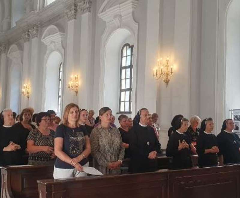 Sestre Služavke Malog Isusa i Prijatelji Malog Isusa hodočastili u svetište Malog Isusa u Prag