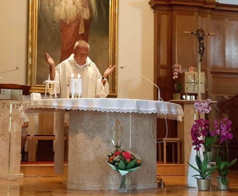 Sestre Služavke Malog Isusa i Prijatelji Malog Isusa hodočastili u svetište Malog Isusa u Prag