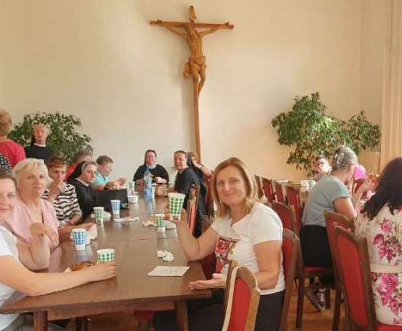 Sestre Služavke Malog Isusa i Prijatelji Malog Isusa hodočastili u svetište Malog Isusa u Prag