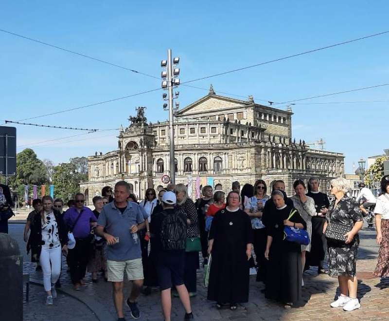 Sestre Služavke Malog Isusa i Prijatelji Malog Isusa hodočastili u svetište Malog Isusa u Prag