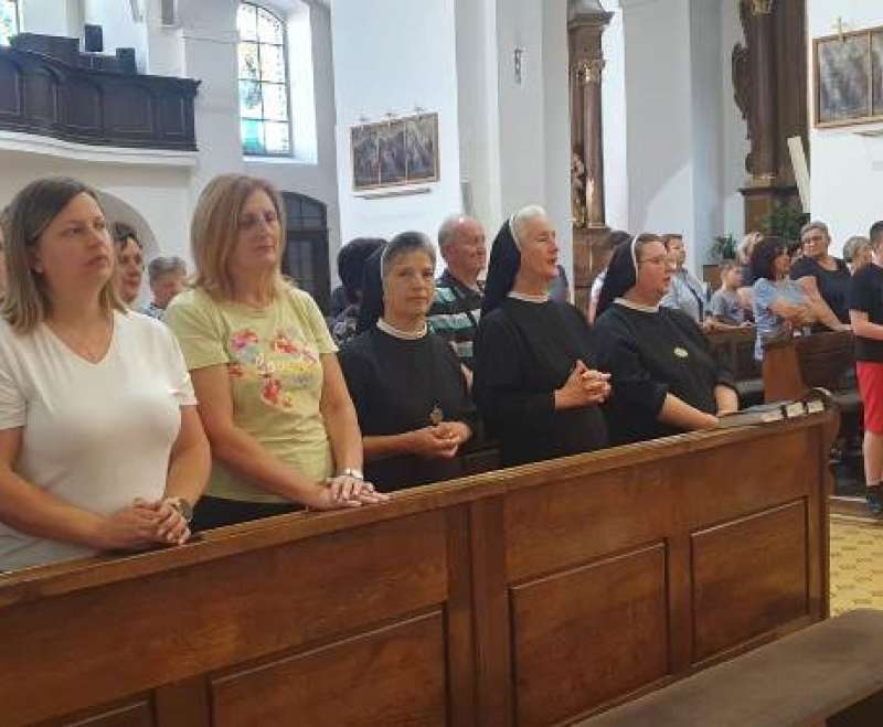 Sestre Služavke Malog Isusa i Prijatelji Malog Isusa hodočastili u svetište Malog Isusa u Prag