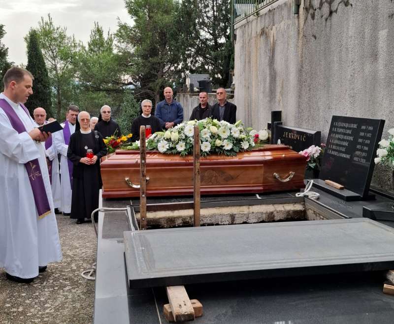S. M. Vatroslava (Kaja) Dugandžić  „Evo Zaručnika, iziđite mu u susret!“