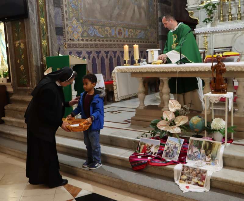 Srcem za misionare i njihove siromahe