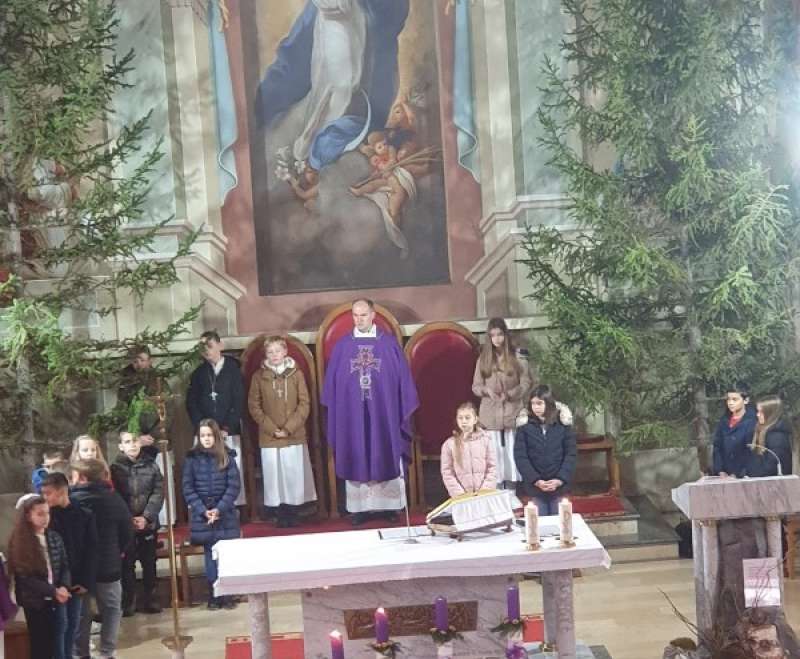 Predstavljanje prvopričesnika u župi Imena Marijina u Gromiljaku