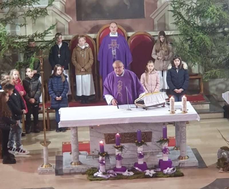 Predstavljanje prvopričesnika u župi Imena Marijina u Gromiljaku