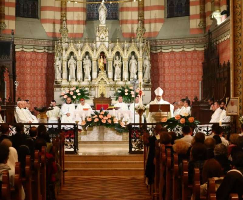 Nuncij Chullikatt u sarajevskoj katedrali predvodio misu zadušnicu za papu Franju