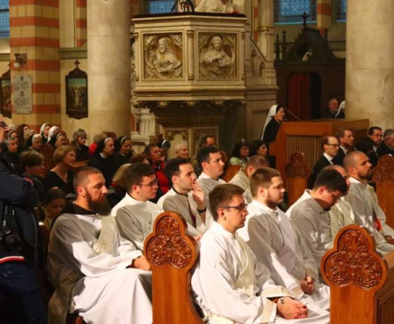 Nuncij Chullikatt u sarajevskoj katedrali predvodio misu zadušnicu za papu Franju