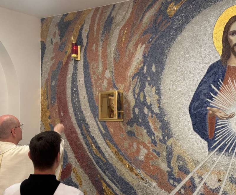 Blagoslov mozaika Presvetog Srca Isusova u samostanu Antunovac