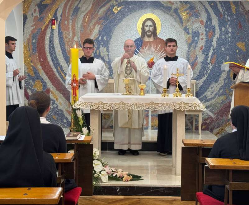 Blagoslov mozaika Presvetog Srca Isusova u samostanu Antunovac