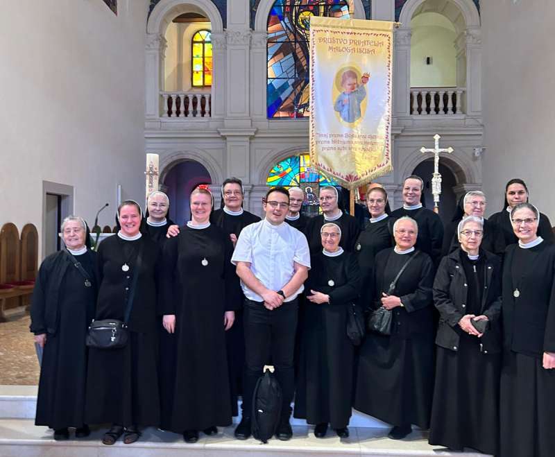 Prijatelji Maloga Isusa na zajedničkom susretu kod Gospe Sinjske