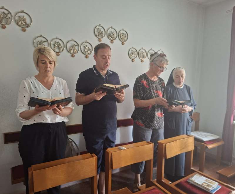 Euharistijsko klanjanje u mjesecu Srca Isusova