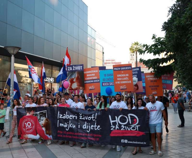 Hodali  za život i obitelj u Splitu
