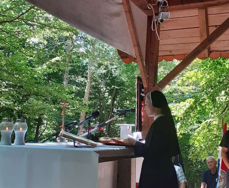 Služavke Maloga Isusa na 35. Spomen – pohodu i molitvi za žrtve Jazovke