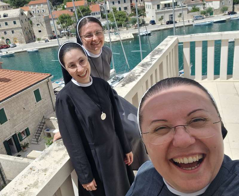 Prvi tjedan juniorata na otoku Braču