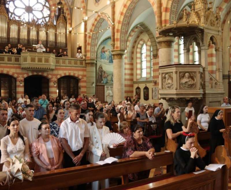 Polaganje i proslava zavjeta sestara Služavki Maloga Isusa u sarajevskoj katedrali