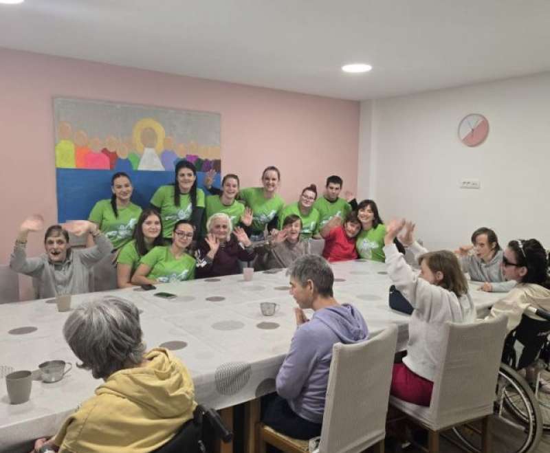 Volonteri projekta „72 sata bez kompromisa“  uljepšali vikend u Domu svetog Rafaela Volonteri projekta „72 sata bez kompromisa“  uljepšali vikend u Domu svetog Rafaela