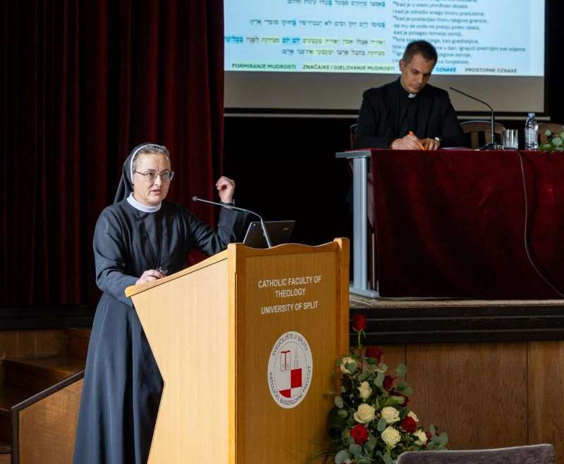 Novo i staro iz riznice pismoznanaca (Usp. Mt 13,25) Novo i staro iz riznice pismoznanaca (Usp. Mt 13,25)