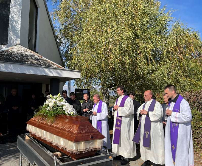 Pokopana Anuša Lučić, majka s. M. Admirate Lučić Pokopana Anuša Lučić, majka s. M. Admirate Lučić