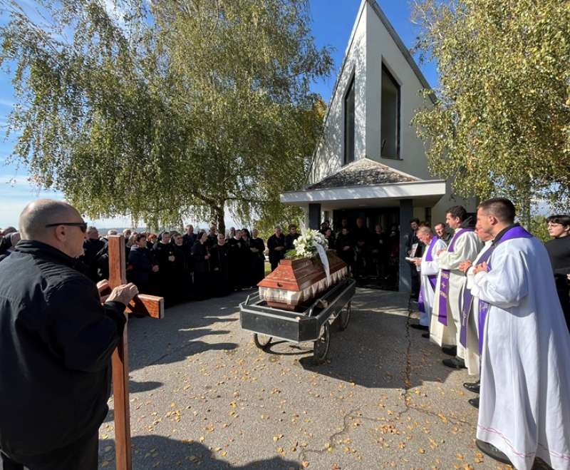 Pokopana Anuša Lučić, majka s. M. Admirate Lučić Pokopana Anuša Lučić, majka s. M. Admirate Lučić