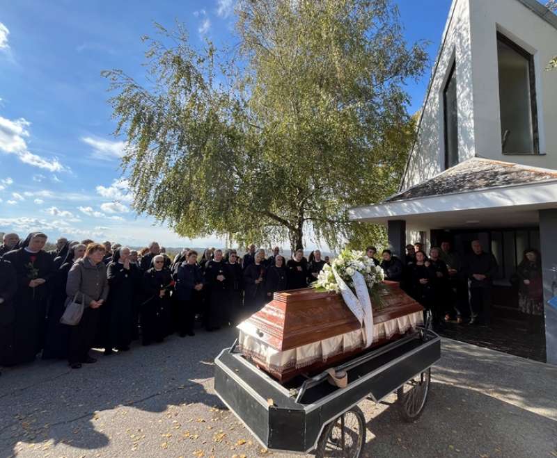 Pokopana Anuša Lučić, majka s. M. Admirate Lučić Pokopana Anuša Lučić, majka s. M. Admirate Lučić