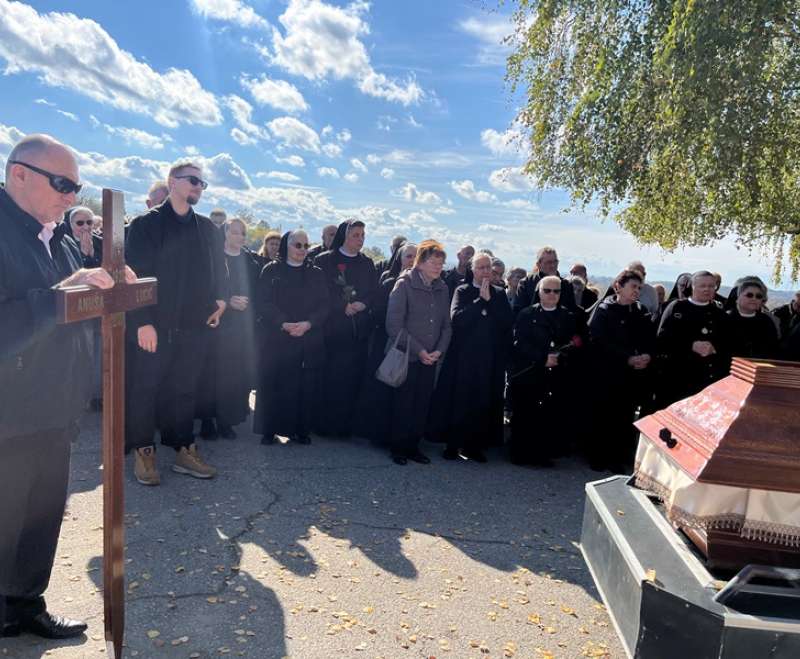 Pokopana Anuša Lučić, majka s. M. Admirate Lučić Pokopana Anuša Lučić, majka s. M. Admirate Lučić