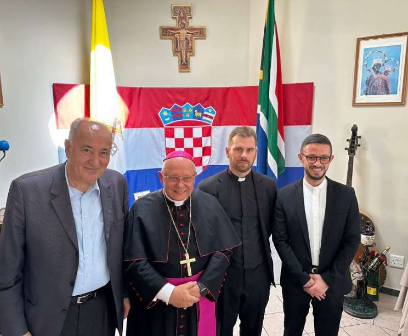U Johannesburgu predstavljena knjiga Apostolskog nuncija u Južnoj Africi mons. H. M. Jagodzińskog U Johannesburgu predstavljena knjiga Apostolskog nuncija u Južnoj Africi mons. H. M. Jagodzińskog