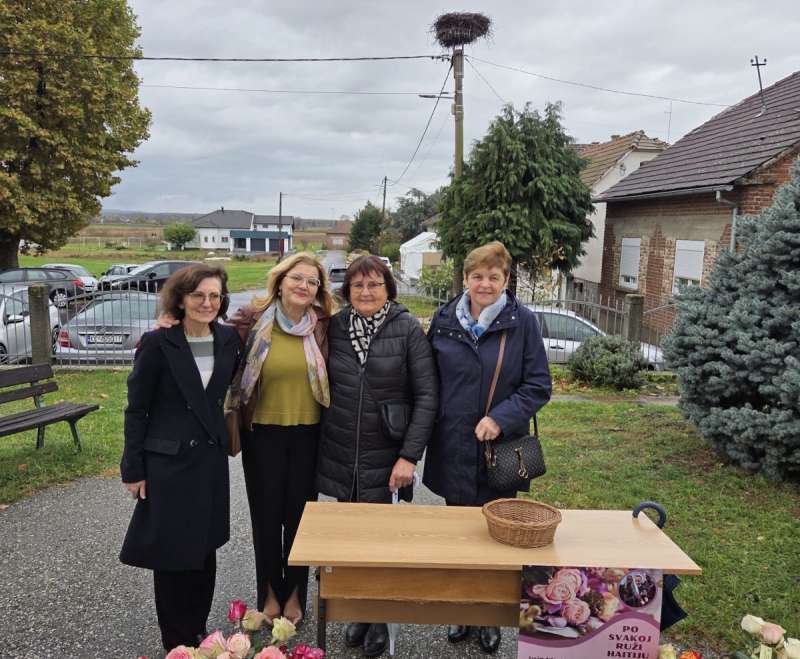 „Po svakoj ruži Haitiju ruku pruži!“