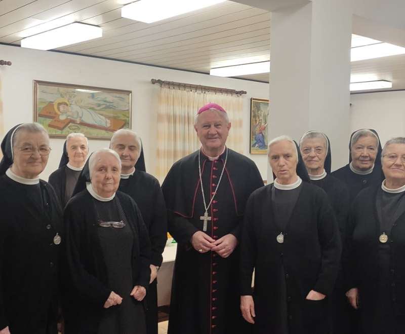Pastirski pohod nadbiskupa mons. Zdenka Križića sestrama na Šinama