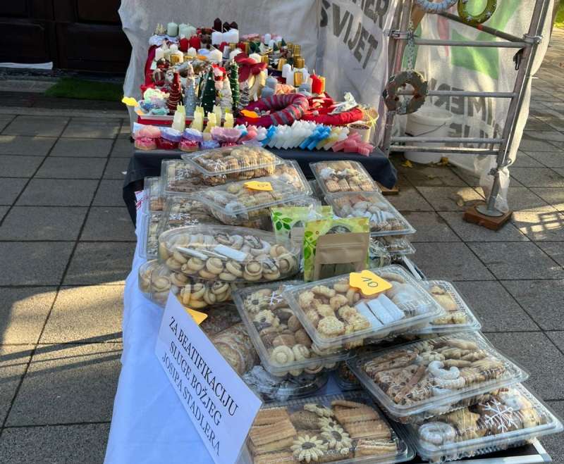 Ususret adventskoj radosti - Vijenci i kolači s misijom Ususret adventskoj radosti - Vijenci i kolači s misijom