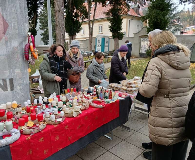 Ususret adventskoj radosti - Vijenci i kolači s misijom