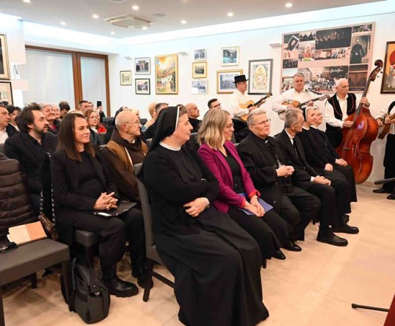 U Brodskom Vinogorju predstavljene knjige o sluzi Božjem Josipu Stadleru