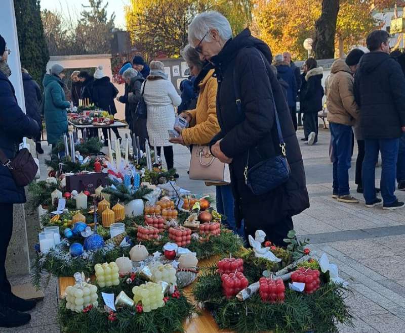 Bog dolazi, čekaj ga s nadom! Bog dolazi, čekaj ga s nadom!