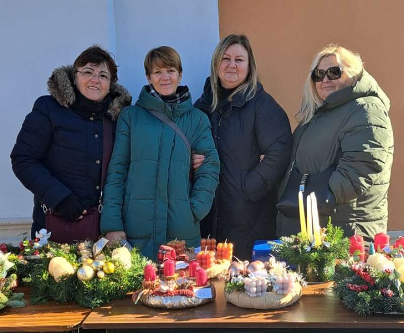 Bog dolazi, čekaj ga s nadom! Bog dolazi, čekaj ga s nadom!