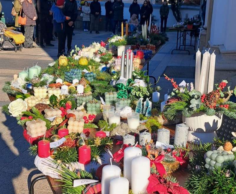 Bog dolazi, čekaj ga s nadom! Bog dolazi, čekaj ga s nadom!