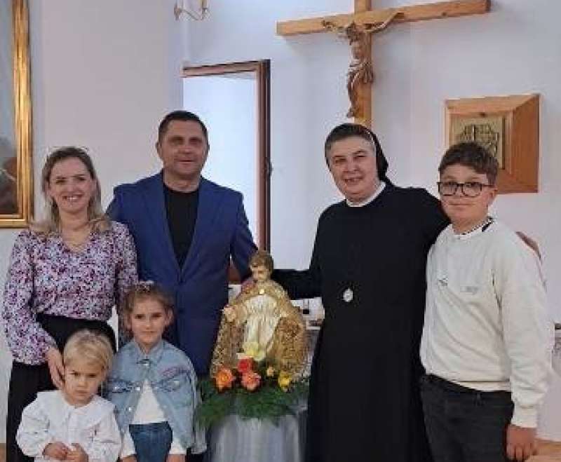 Pobožnost Malom Isusu po obiteljima Pobožnost Malom Isusu po obiteljima