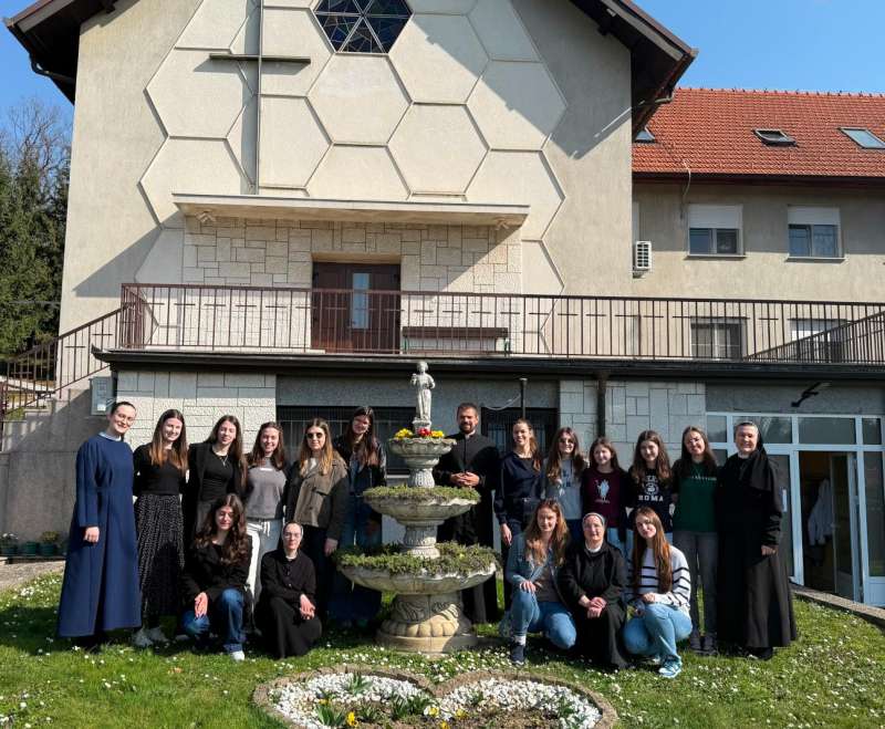 Korizmena duhovna obnova za djevojke „Daj mi piti“