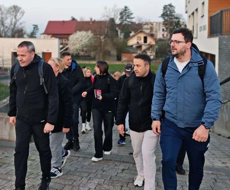 Preko stotinu hodočasnika na putu molitve sa sestrama Služavkama Malog Isusa
